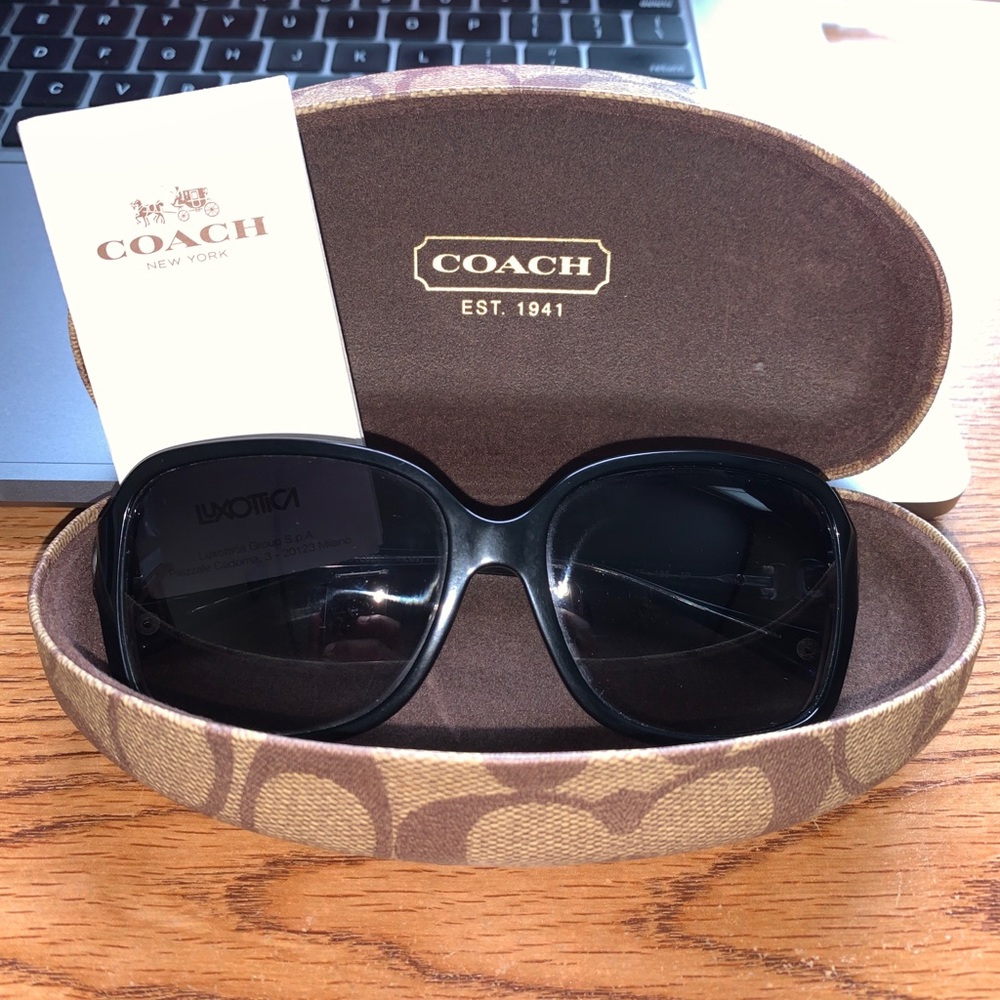 COACH HC 8009 Frances Sunglasses + Case